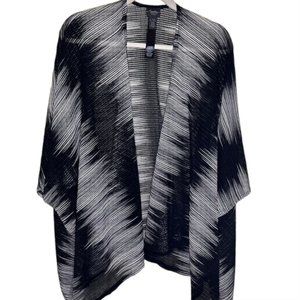 Chicos Travelers Collection Zig-Zag Ombre Pattern Black/White Ruana L/XL EUC